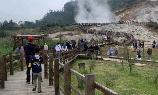 Kawah Sikidang-Raja Wisata