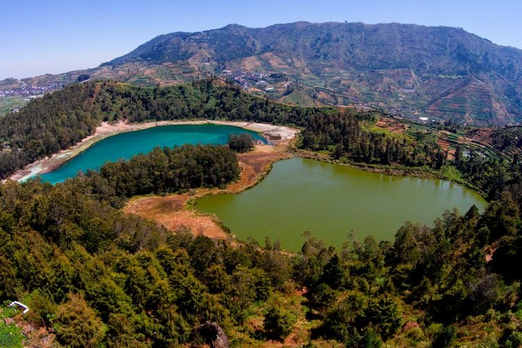 Telaga Warna-Raja Wisata